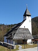 Franziskuskirche mit Blick zum Untersberg (re: Seitenansicht)