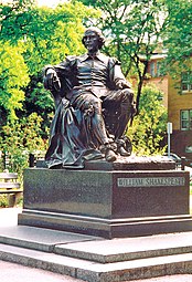 Statue of William Shakespeare in the Lincoln Park Conservatory's Grandmother's Garden