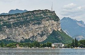 Deutlich erkennbare Schichtung an der Ostseite