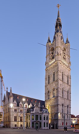 Het belfort met lakenhal en de mammelokker