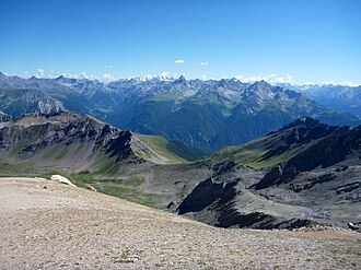 Blick vom Aroser Rothorn auf die Furcletta, dahinter die Bergüner Stöcke