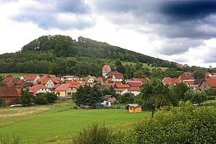 Henneberg (Meiningen) mit dem Schloßberg