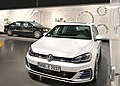 Wörthersee-Golf Baujahr 2017 und beschossener VW Phaeton