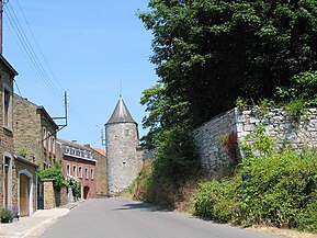 Toren en ringmuur van de voormalige commanderij van de Tempeliers