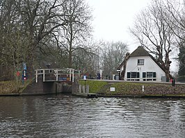 De Weersluis gezien vanaf de Vecht met de Weerbrug en De Vliegende Kraai.