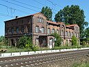 Bahnhofsempfangsgebäude mit Nebengebäude