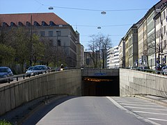 Tunneleinfahrt in der Von-der-Tann-Straße