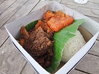 Krecek sebagai bagian dari nasi gudeg