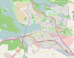 Mapa konturowa Ostródy, blisko centrum na prawo znajduje się punkt z opisem „Ostróda”