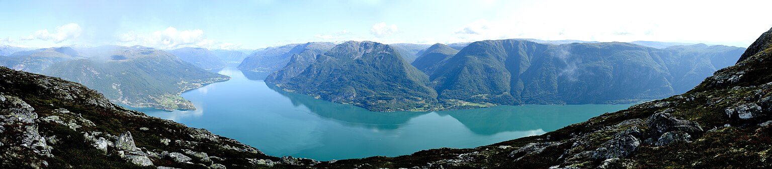 Molden dağından görüntülenen Lustrafjord Panoraması