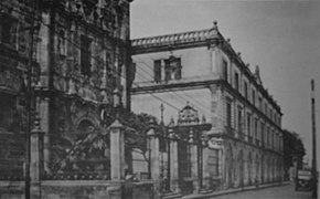 Die Basílica de San Felipe Neri und die Schule im Jahr 1918.