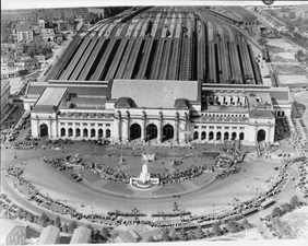 Columbus Circle with the fountain from the air in the 1920s