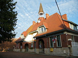 The town hall and schools in Davenescourt