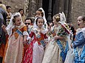 Valensiyali kızlar tarihi folklorik kostümleri ile
