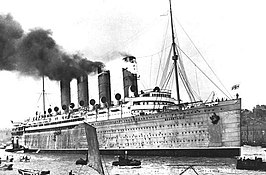 De RMS Mauretania in de haven van Liverpool