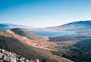 Der Qaraoun-See hinter dem El Wauroun Damm.