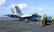 F-18 diluncurkan dari kapal USS Abraham Lincoln (CVN-72)