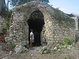 Eingang zur Ruine des Fort Marfranc