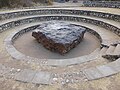 Dünya'da tek parça kalmış en büyük[85] meteorid olan Hoba