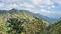 Gebirgsformationen im Vijayan-Komplex bei Ella im Badulla-Distrikt/Sri Lanka