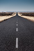 September 2011: Straße in Namibia, auf der C19 bei Mariental Stadt