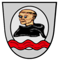 Gemeinde Münchnerau In Silber über rotem Wellenbalken schwebend das Brustbild eines bartlosen Mönches in schwarzer Kutte.[1]