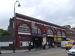 Het stationsgebouw van Leslie Green in 2008.