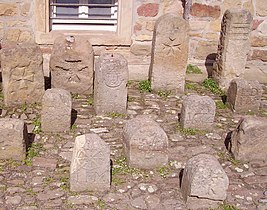 Historische Grenzsteine im Herrenhof Mußbach