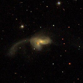 NGC 5514A (linksonder NGC 5514)