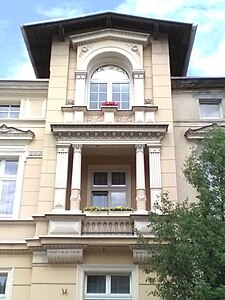 Details of the adorned bay window