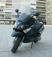 Piaggio XEvo 250ie, four-stroke Maxi-scooter