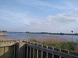 Doorkijkje vanaf de uitkijktoren in Scherenwelle (Wilsum) via de IJssel naar de Onderdijkse Waard