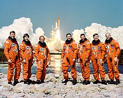 v. l. n. r. Stephen Oswald, Roberta Bondar, Norman Thagard, Ronald Grabe, David Hilmers, Ulf Merbold, William Readdy