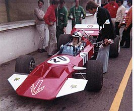 John Surtees in zijn eigen Surtees TS7, Brands Hatch, 1970