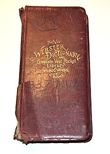 kleines rotes Buch, Wörterbuch mit der Aufschrift The New Webster Dictionary And Vest-Pocket Library 45,800 Words, Five Books