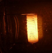Ha­lo­gen­lam­pe: Glüh­wen­del im Be­trieb