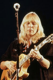 Joni Mitchell 1983.jpg