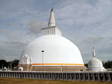 Ruwanwelisaya në qytetin e shenjtë të Anuradhapuras në Sri Lanka.