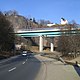 Weißeritztalbrücke der Bundesautobahn A17 über den Plauenschen Grund, darüber die Begerburg in Dölzschen