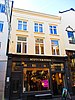 Winkel met bovenwoning