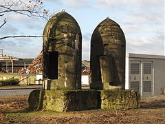 Ein Paar Splitterschutzzellen am Hafen Braunschweig