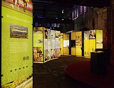 Ausstellung in der Halle im Jahr 2007