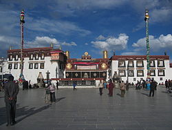 Helyi nevén: ཇོ་ཁང།