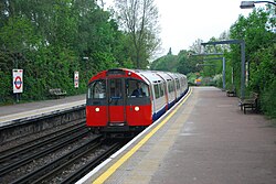 De Piccadilly Line op weg naar het oosten.