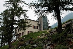 Rifugio Malinvern (1836 m), all'esterno del parco