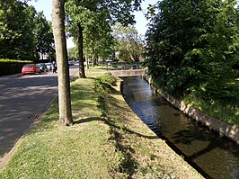 Parklaan met rechts de Keutelbeek