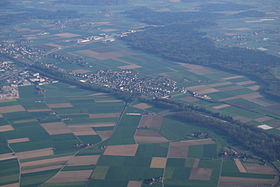 Aefligen, aufgenommen aus einem Ballon am 16. April 2011