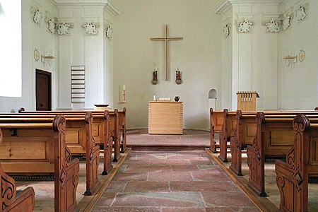 Blick vom Eingang auf den Altarraum