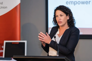 Melissa Donnelly speaking at a CPSU Governing Council Meeting