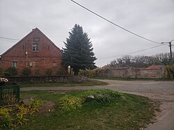 Entry road into the village of Renice proper